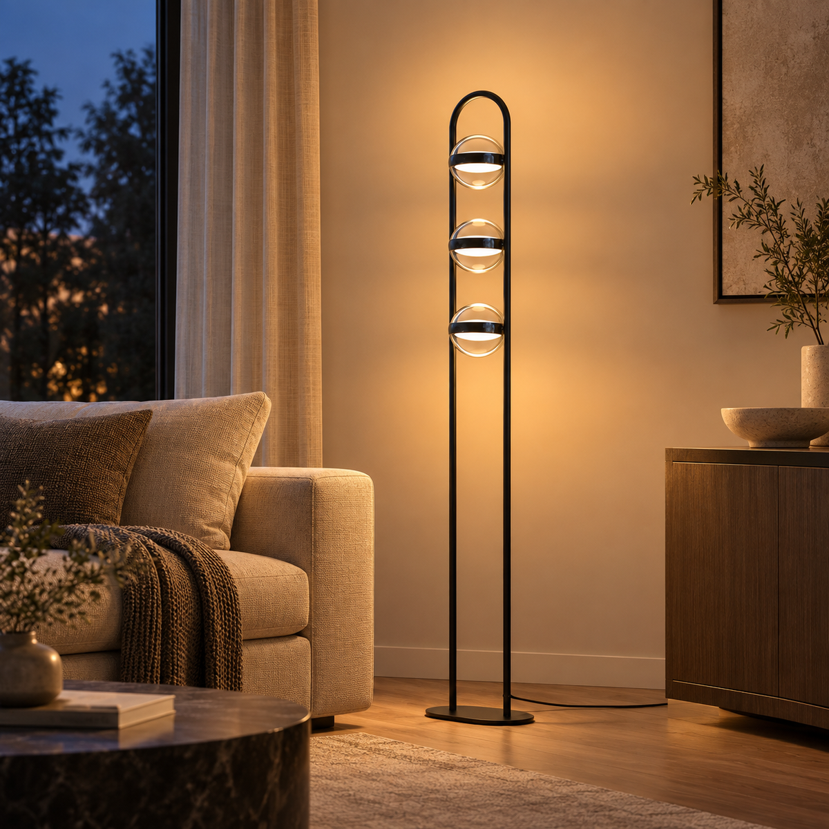 Dimmbare Stehlampe mit Glaskugel, einstellbarer Helligkeit und Eisen