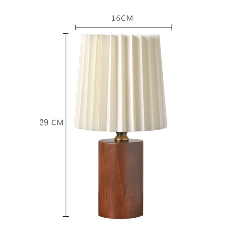 Lampada da tavolo plissettata medievale | Design base in legno nordico