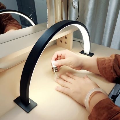 Lámpara de Escritorio LED Luna Creciente | Luz Metálica Ajustable con USB