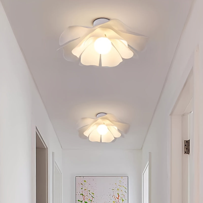 Lustră cu flori Petal | Corp de iluminat modern floral semi-aplicat