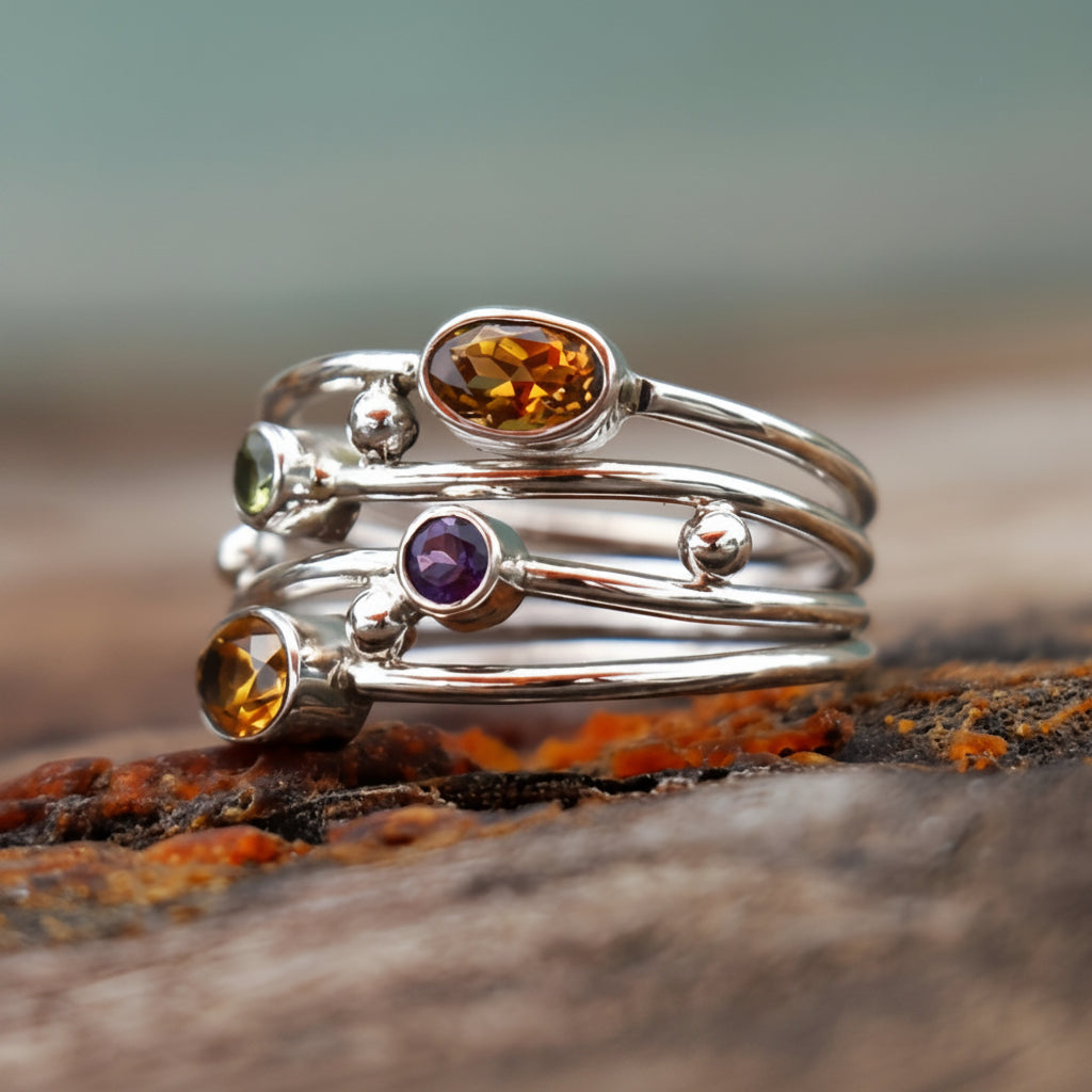 Anello con pietra di nascita in argento regolabile stile boho con zirconi avvolgente
