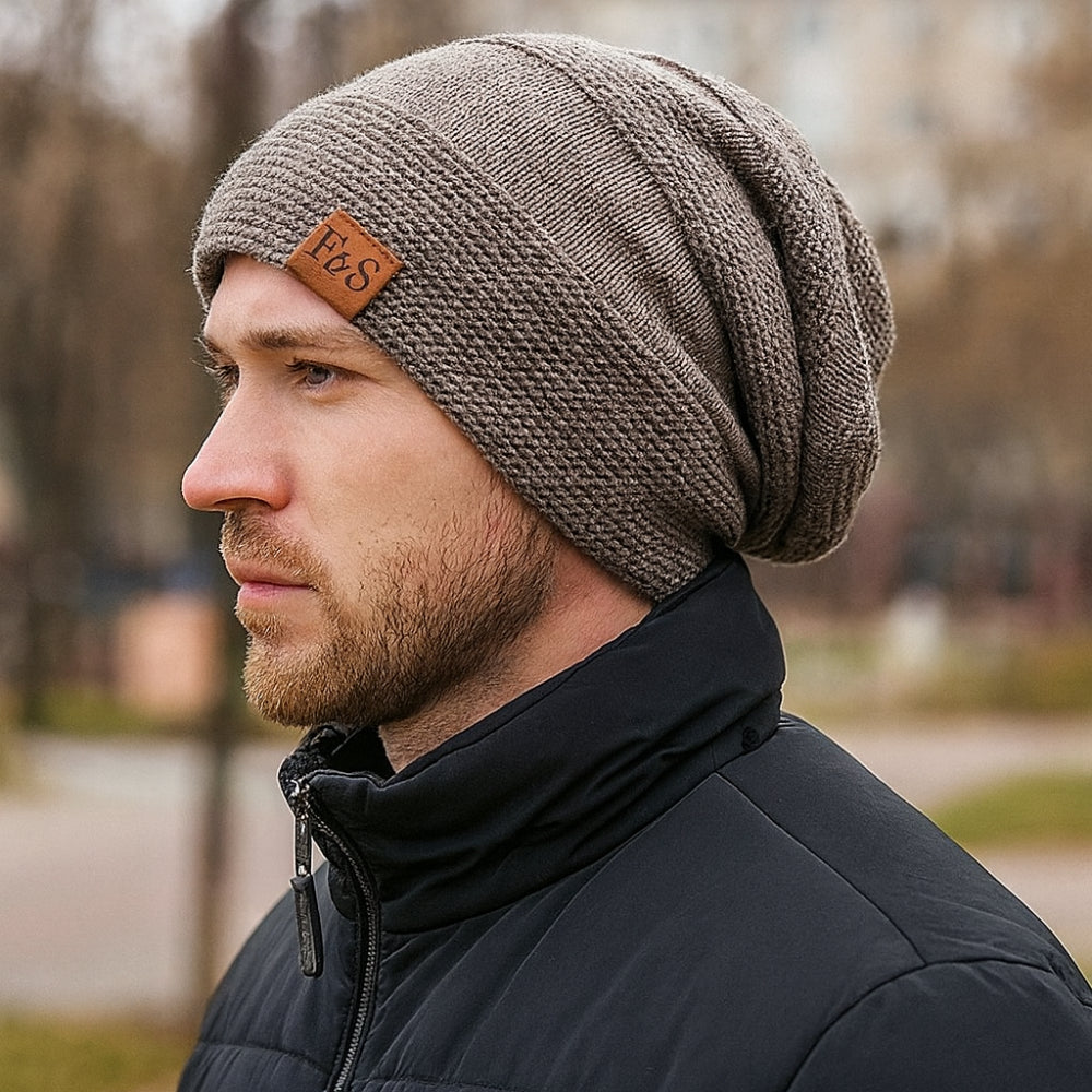 Gorro de Inverno em Malha com Forro de Acrílico Estilo Descaído