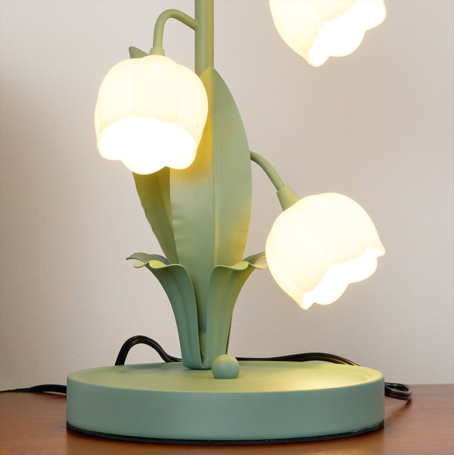 Candeeiro de Mesa Bell Orchid | Luz Interior Floral Elegante