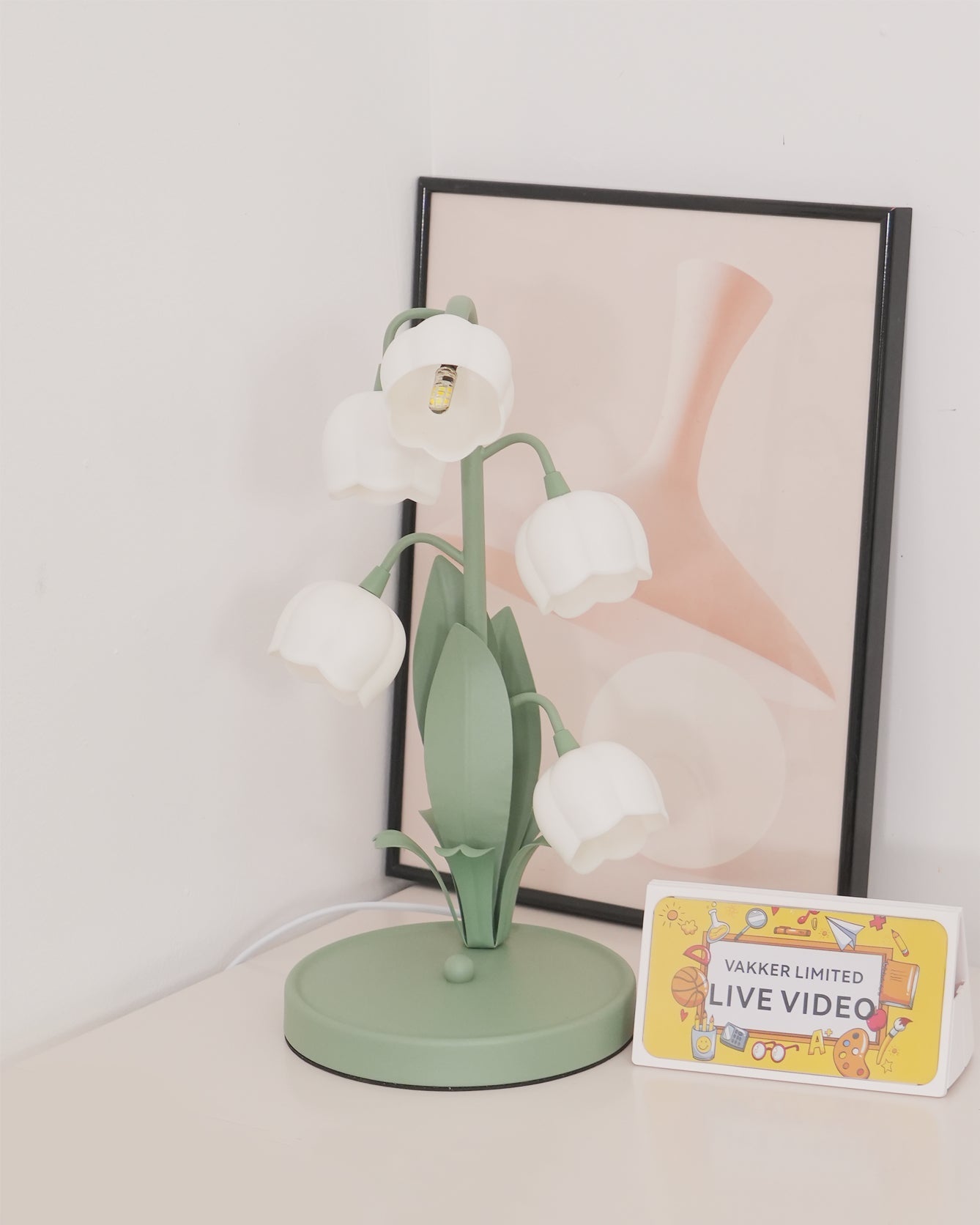 Candeeiro de Mesa Bell Orchid | Luz Interior Floral Elegante