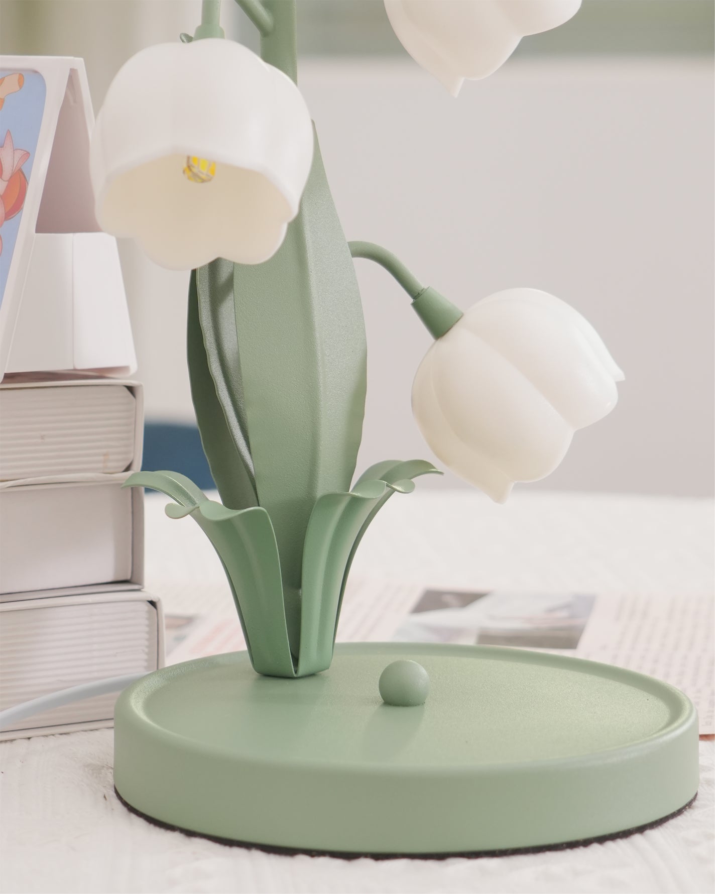Candeeiro de Mesa Bell Orchid | Luz Interior Floral Elegante
