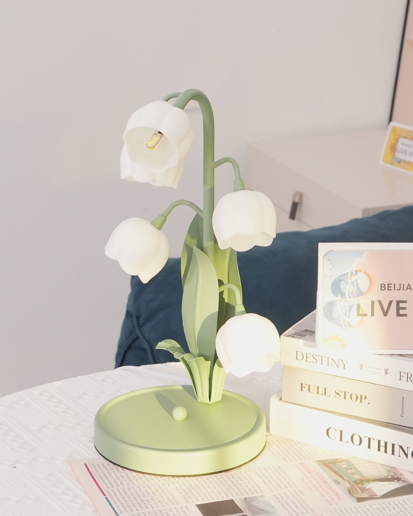 Candeeiro de Mesa Bell Orchid | Luz Interior Floral Elegante