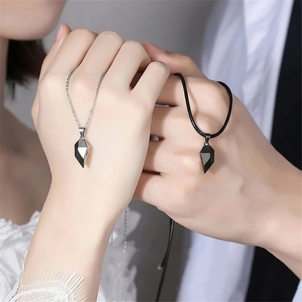 Collana Coppia Cuore Magnetico Set di Ciondoli con Elettrocardiogramma
