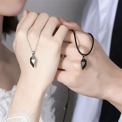 Collana Coppia Cuore Magnetico Set di Ciondoli con Elettrocardiogramma