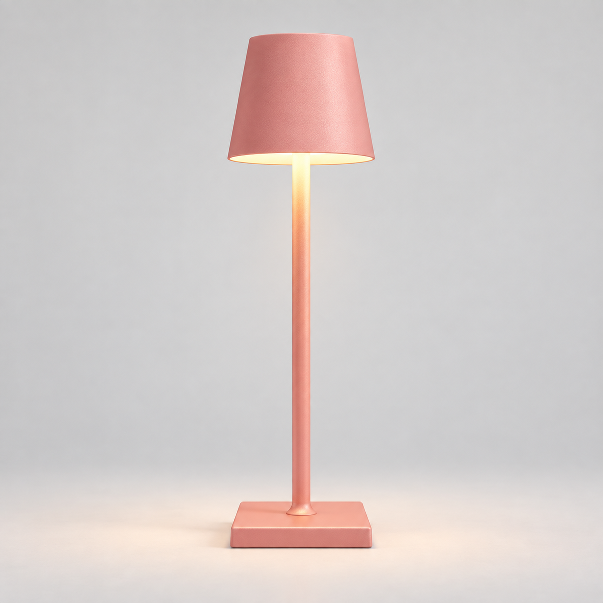 Lámpara de mesa LED inalámbrica regulable con base metálica táctil moderna
