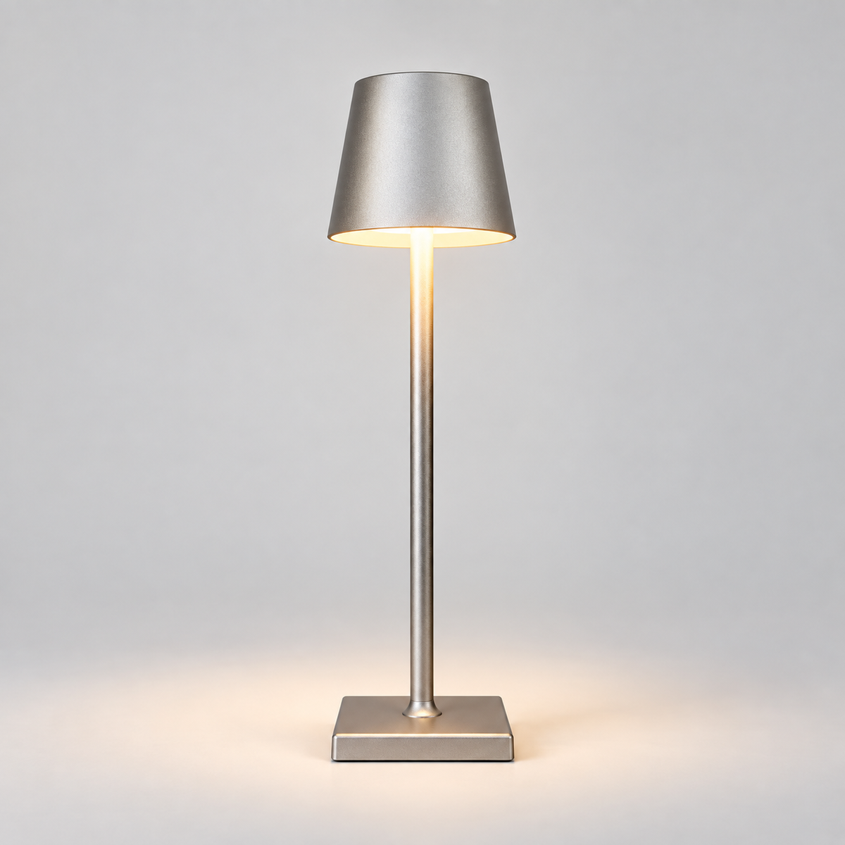 Lámpara de mesa LED inalámbrica regulable con base metálica táctil moderna