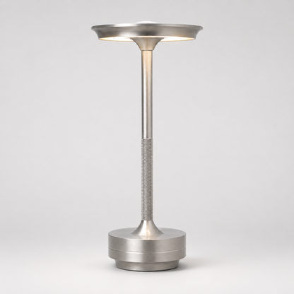 Dæmpbar lampe – trådløs metallisk bordlampe i moderne design