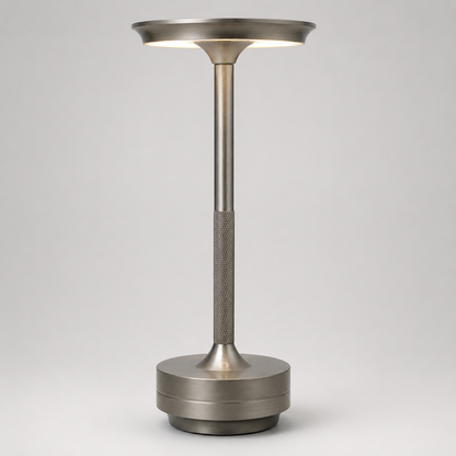 Dæmpbar lampe – trådløs metallisk bordlampe i moderne design