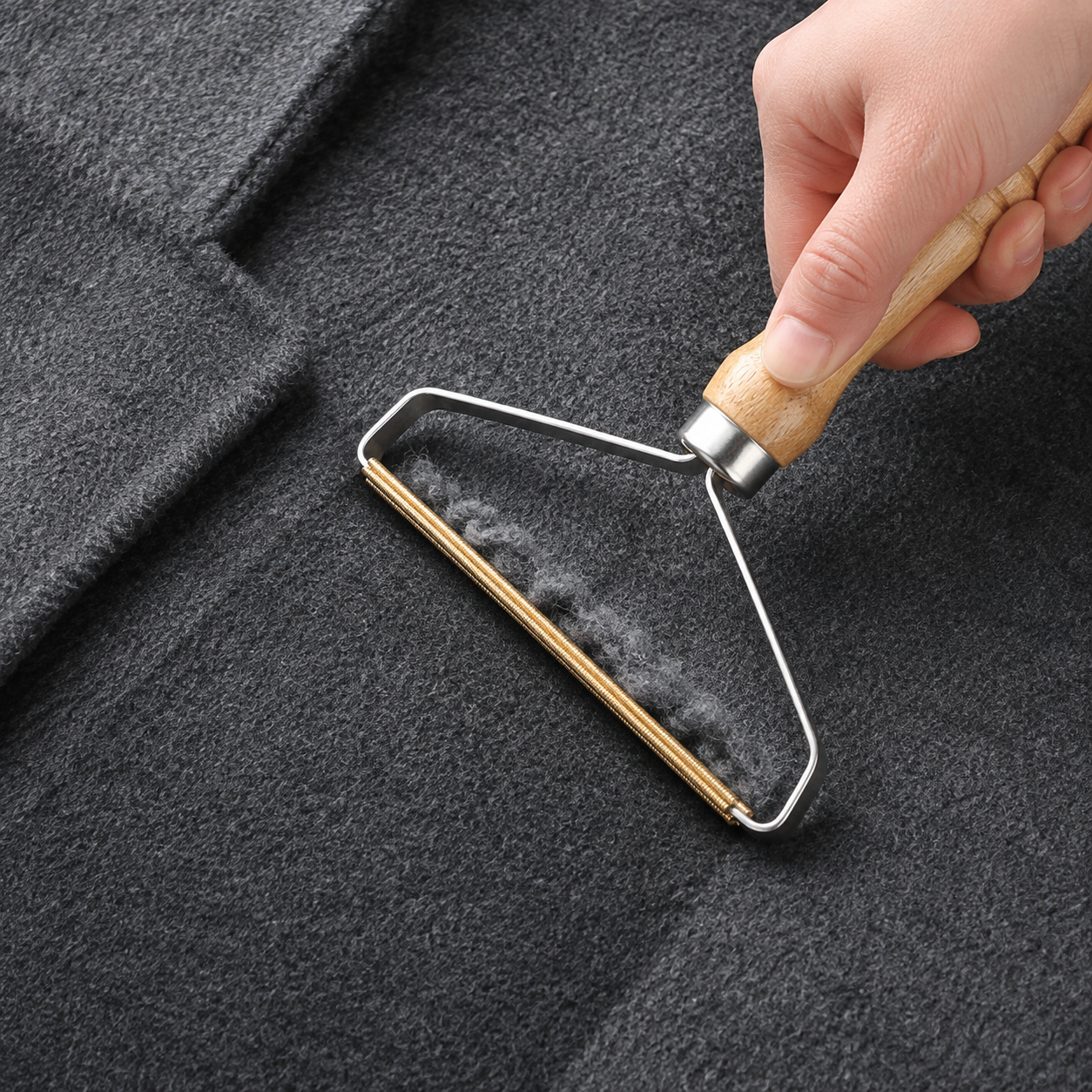 Durable Lint Remover Metal Bristles Handheld Fabric Brush