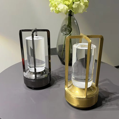 Lampada da tavolo moderna cilindro in metallo luce LED decorazione d'accento