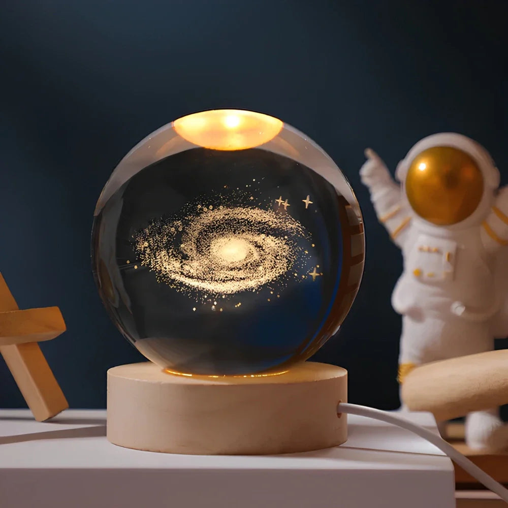 Natlampe Krystalkugle 3D Planet Indgraveret LED Bordlampe