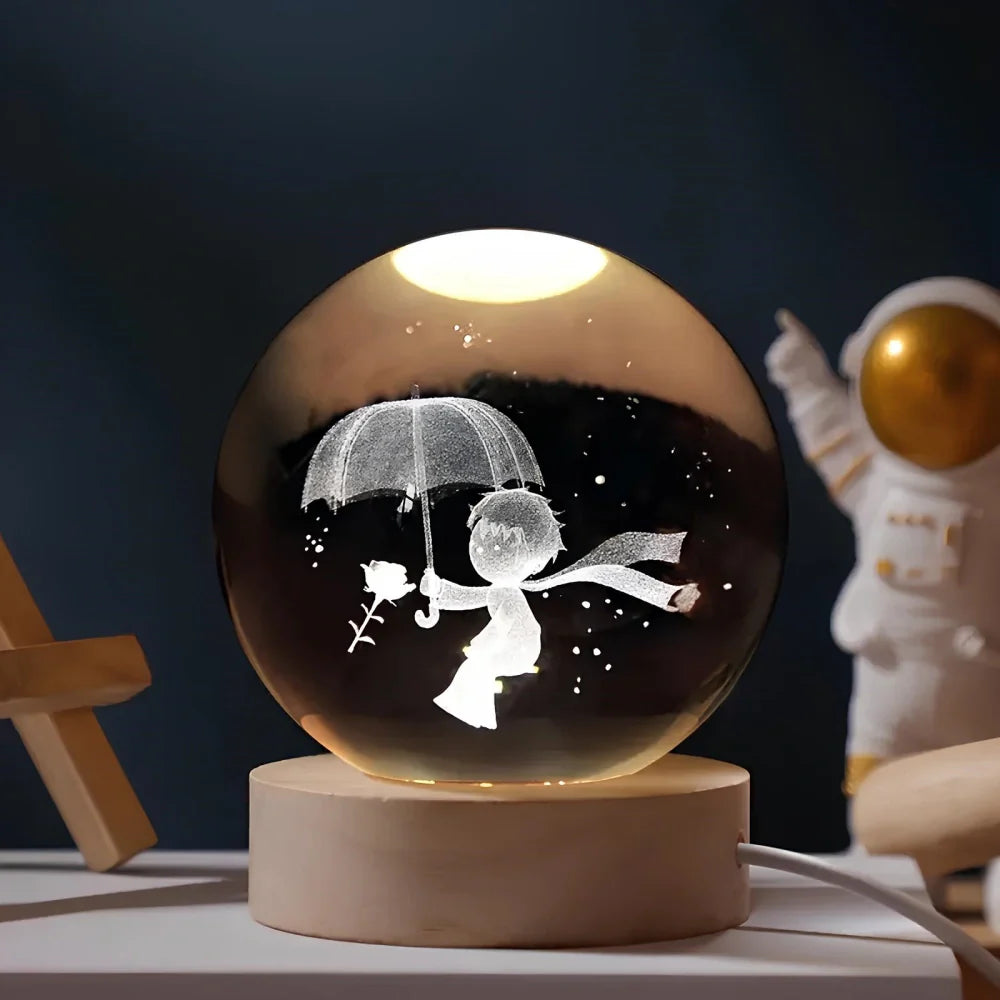 Natlampe Krystalkugle 3D Planet Indgraveret LED Bordlampe