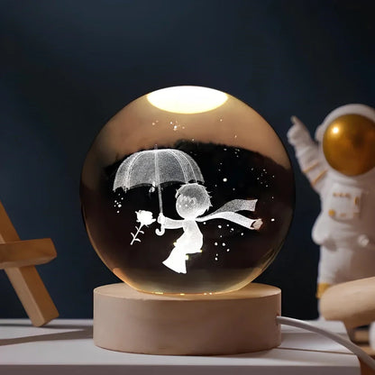Natlampe Krystalkugle 3D Planet Indgraveret LED Bordlampe