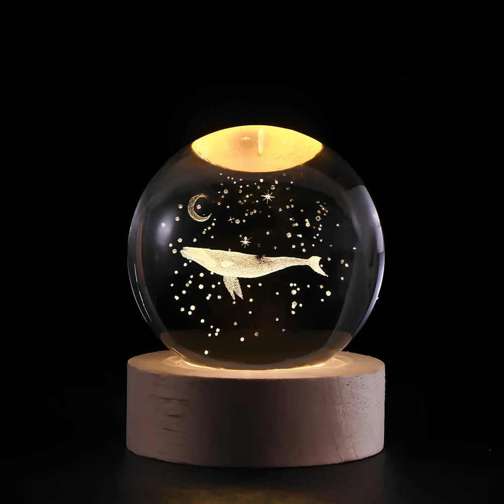 Natlampe Krystalkugle 3D Planet Indgraveret LED Bordlampe