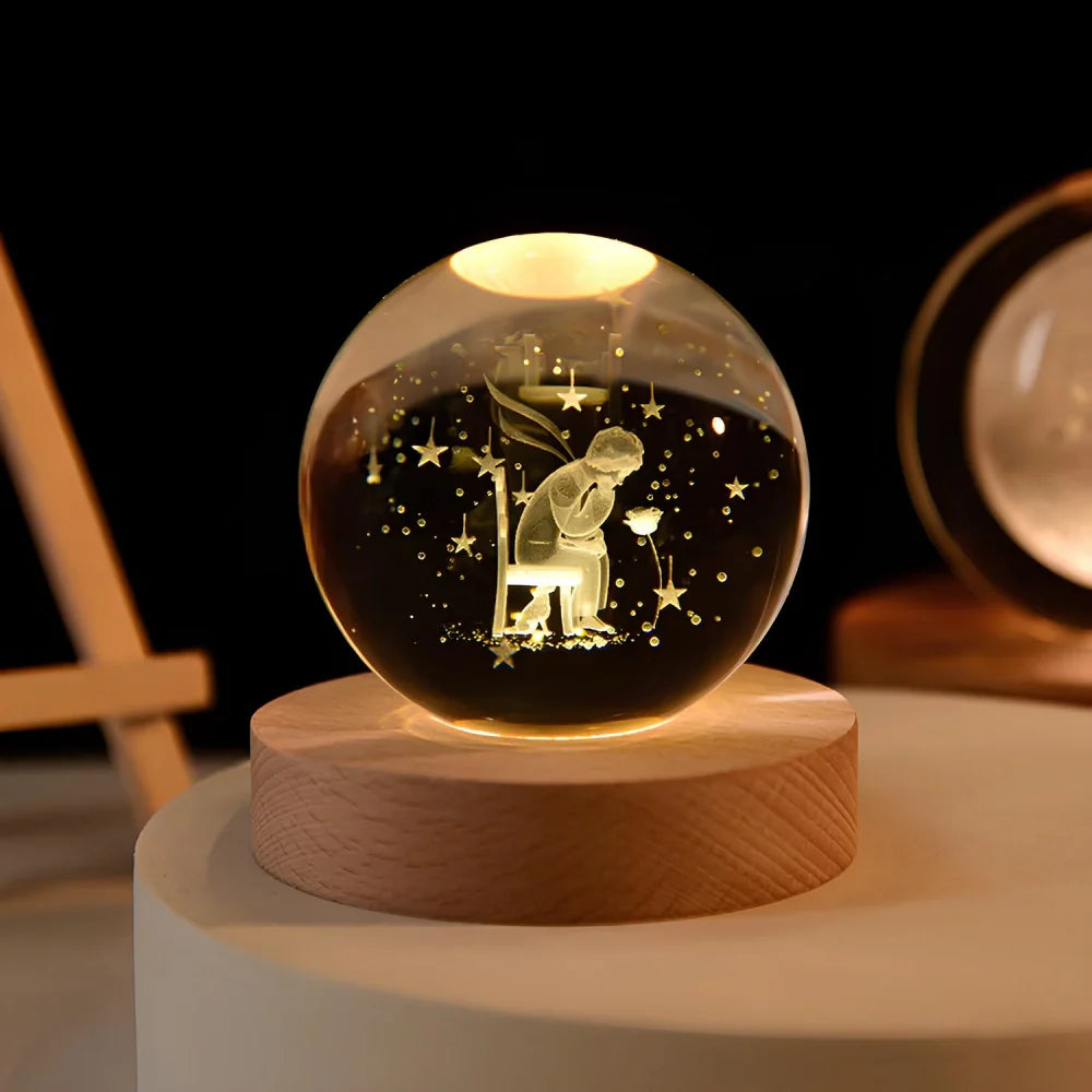 Natlampe Krystalkugle 3D Planet Indgraveret LED Bordlampe