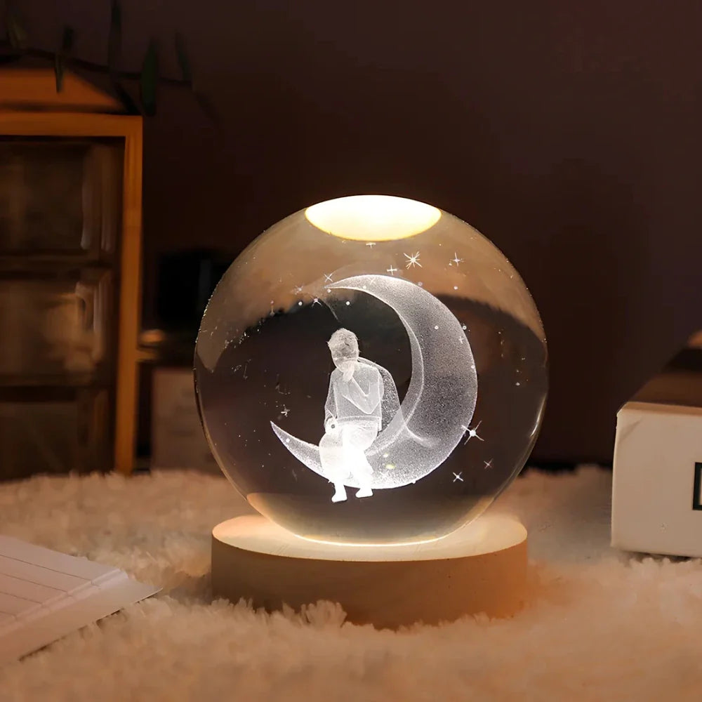 Natlampe Krystalkugle 3D Planet Indgraveret LED Bordlampe