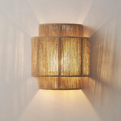 RattanGlow | Handgewebte Rattan-Wandlampe