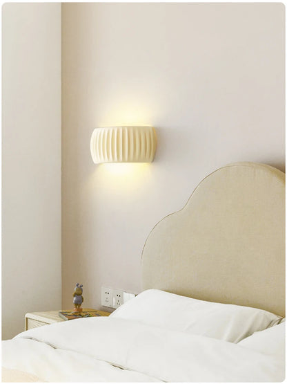 Lampada da parete in resina francese | Applique moderna testurizzata