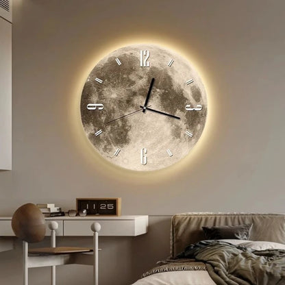 Lunar LED Wanduhr | Beleuchtetes Mond-Design
