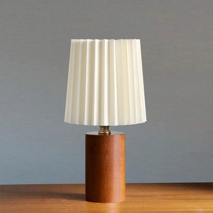 Lampada da tavolo plissettata medievale | Design base in legno nordico
