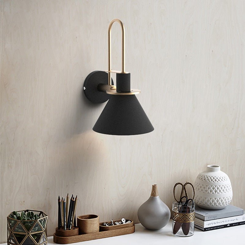 Lampada da parete Mono | Lampada da parete in metallo postmoderna di Marco Bellini