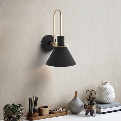 Lampada da parete Mono | Lampada da parete in metallo postmoderna di Marco Bellini