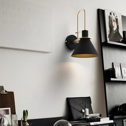 Lampada da parete Mono | Lampada da parete in metallo postmoderna di Marco Bellini