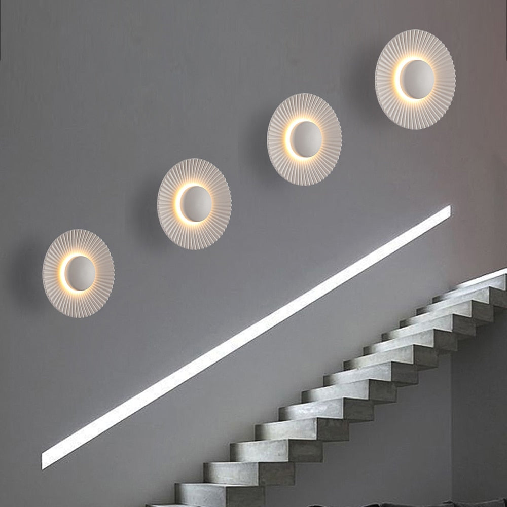 Hasna SunRay Wandleuchte | Modernes metallisches Sonnen-Design