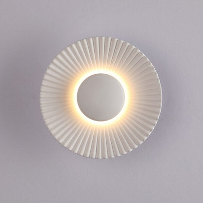 Hasna SunRay Wandleuchte | Modernes metallisches Sonnen-Design
