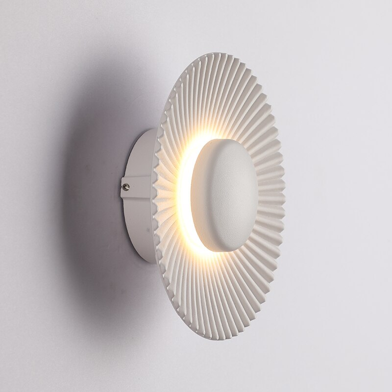 Hasna SunRay Wandleuchte | Modernes metallisches Sonnen-Design